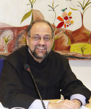 Saludo del P. Saverio Cannistrà, General de los Carmelitas, al Santo Padre Francisco